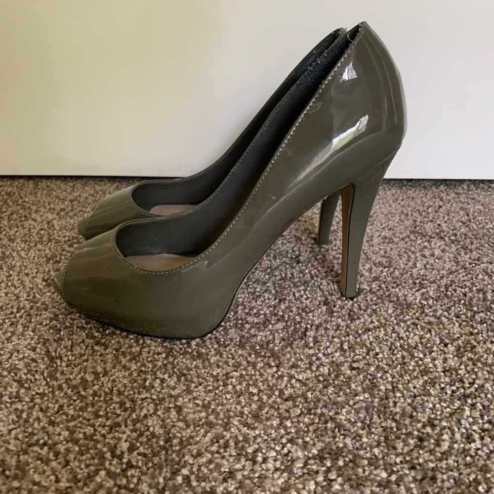 Maiden Lane Woman’s High Heel Shoes size 9
